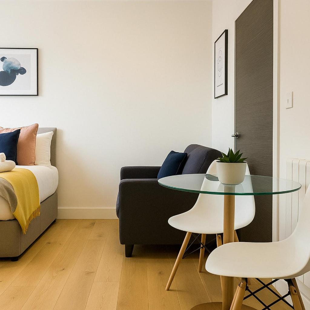 Bright Studio Flat - Walk To River Thames & Kingston Town Surbiton Exterior foto