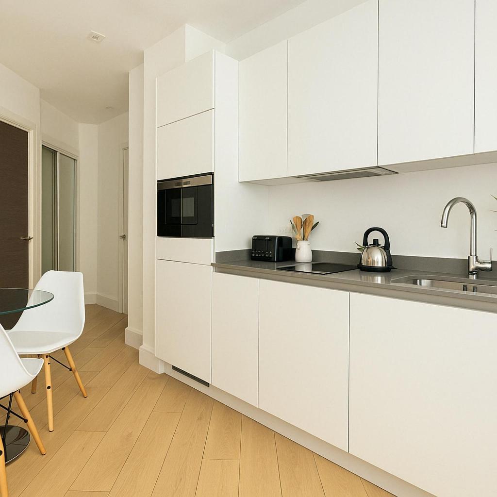 Bright Studio Flat - Walk To River Thames & Kingston Town Surbiton Exterior foto